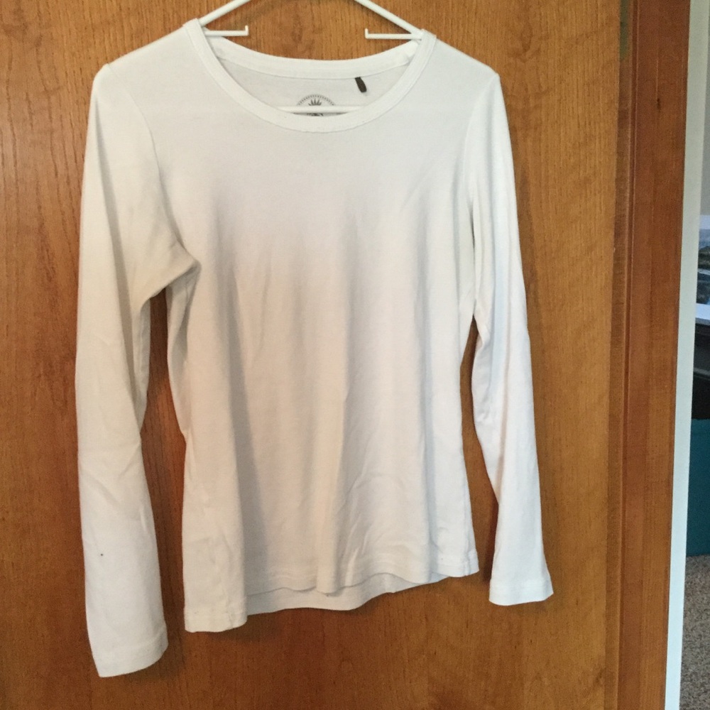 White long-sleeved tee